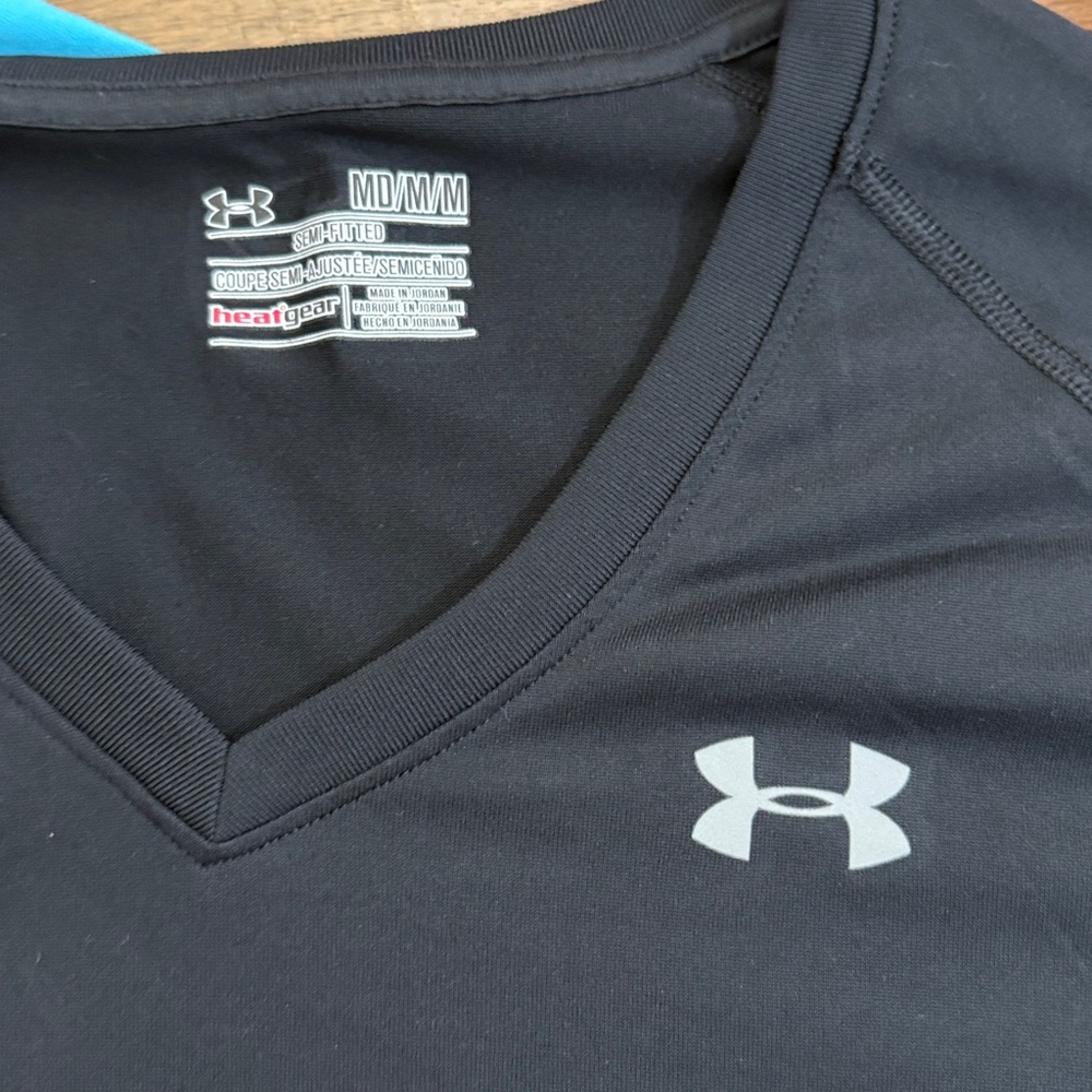 Women’s Under Armour V-Neck Tee Bundle (6) - Picture 9 of 9
